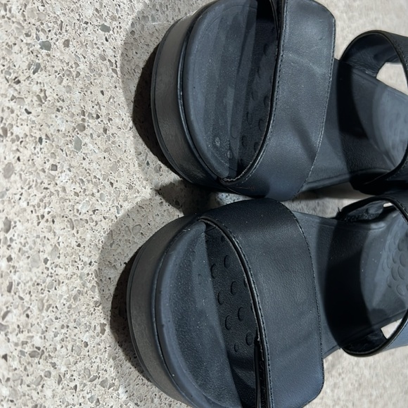 Vionic sandals - Picture 6 of 6